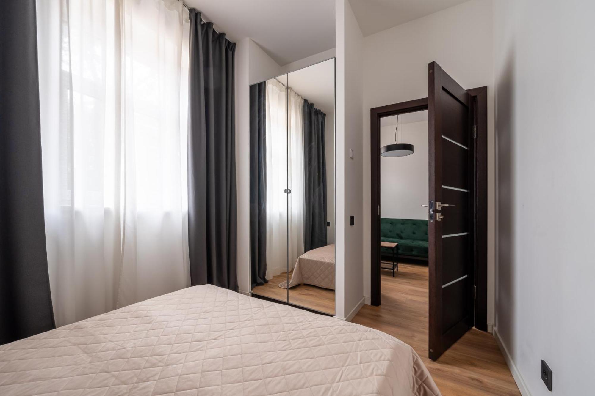 Lienes Iela Gem 1Br Apartment With Fireplace In Historic Unesco Center Riga Exterior foto